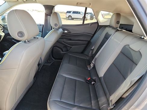 Used 2025 Chevrolet Trax ACTIV w/ Sunroof Package image 9