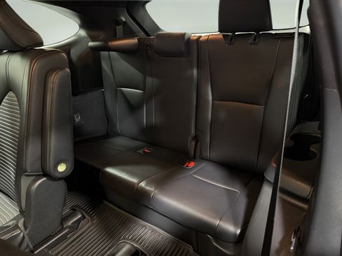 Used 2022 Toyota Highlander XSE FWD image 31
