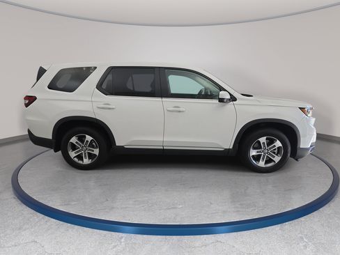 Certified 2025 Honda Pilot EX-L image 4
