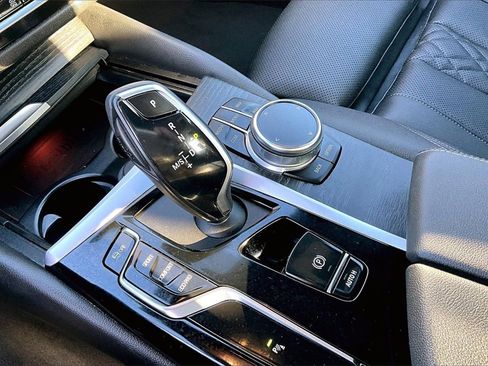 Used 2023 BMW 530i xDrive w/ Premium Package image 17