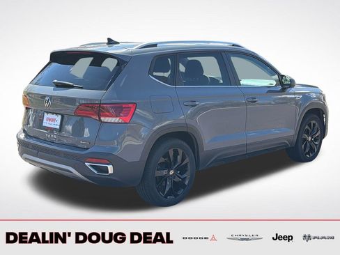 Used 2022 Volkswagen Taos SE FWD image 5
