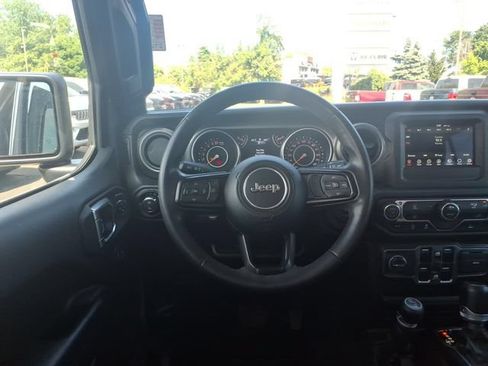 Used 2023 Jeep Gladiator Sport AWD/4WD image 20