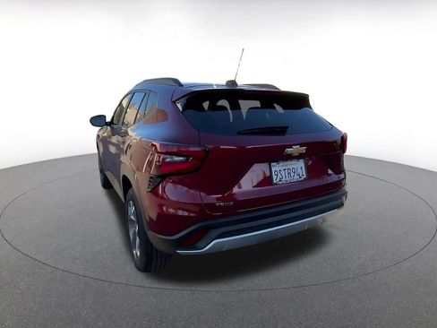 Used 2025 Chevrolet Trax LT image 11