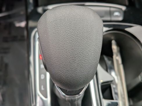 Certified 2025 Chevrolet Trax LT w/ LT Convenience Package image 30