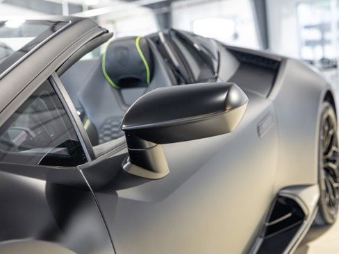 Used 2022 Lamborghini Huracan EVO RWD image 13