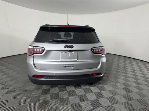 Used 2020 Jeep Compass Latitude image 6