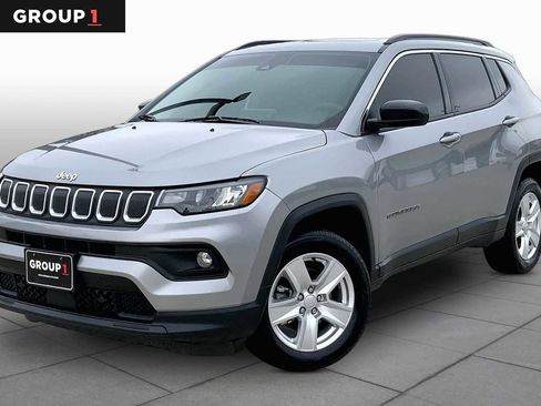 Used 2022 Jeep Compass Latitude w/ Sun and Sound Group AWD/4WD image 1