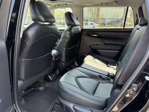 Certified 2024 Toyota Highlander XLE image 15
