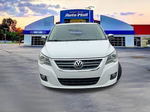 Used 2014 Volkswagen Routan SEL Premium FWD image 9