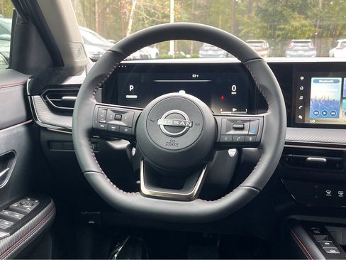 New 2025 Nissan Kicks SR FWD image 10