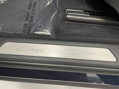 Used 2024 Porsche Cayenne Turbo image 30