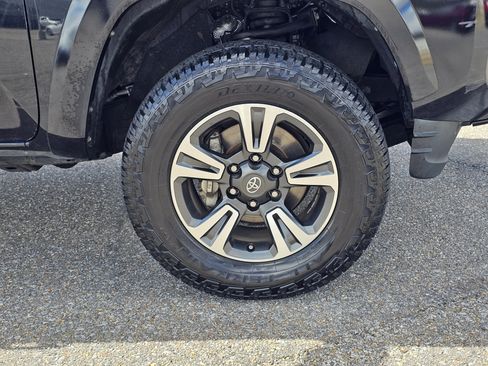 Used 2019 Toyota Tacoma TRD Sport image 6