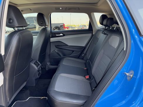 Used 2023 Volkswagen Taos SE w/ Panoramic Sunroof Package FWD image 28
