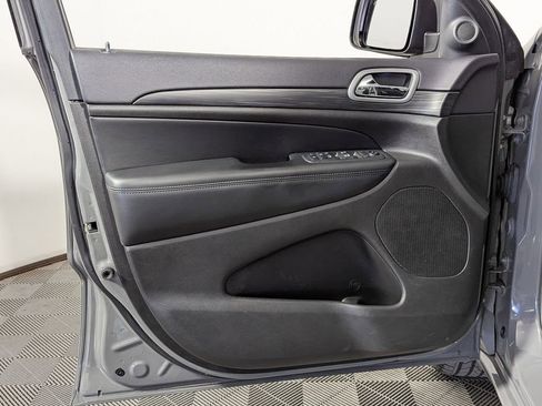 Used 2019 Jeep Grand Cherokee Altitude image 13