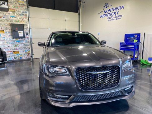 Used 2022 Chrysler 300 Touring L w/ Popular Equipment Group RWD image 2