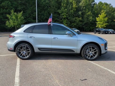 Used 2025 Porsche Macan AWD/4WD image 3