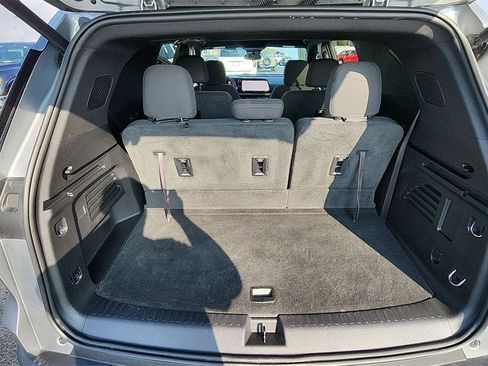 Used 2024 Chevrolet Traverse LT image 28