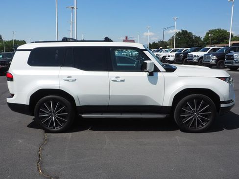 Used 2024 Lexus GX 550 w/ Cold Area Package AWD/4WD image 8