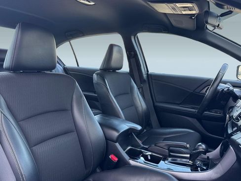 Used 2017 Honda Accord Sport image 30