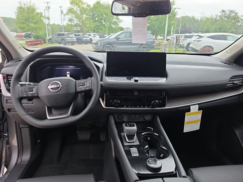New 2026 Nissan Rogue Platinum AWD/4WD image 3