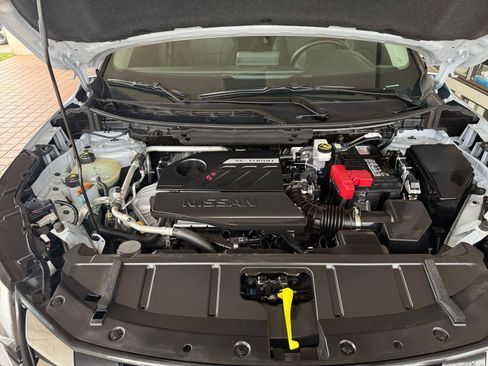 Used 2025 Nissan Rogue SV image 34