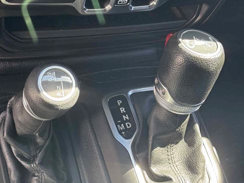 Used 2018 Jeep Wrangler Unlimited Sport S AWD/4WD image 16
