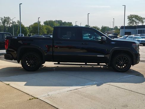 Used 2022 GMC Sierra 1500 Elevation w/ LPO, Elevation Black Package AWD/4WD image 4