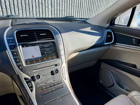 Used 2017 Lincoln MKX Reserve w/ Driver Assistance Package image 22