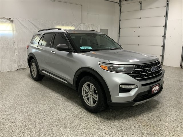 Used 2021 Ford Explorer XLT w/ Equipment Group 202A AWD/4WD image 4