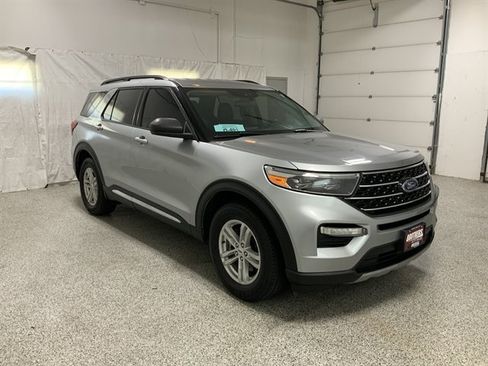 Used 2021 Ford Explorer XLT w/ Equipment Group 202A AWD/4WD image 4