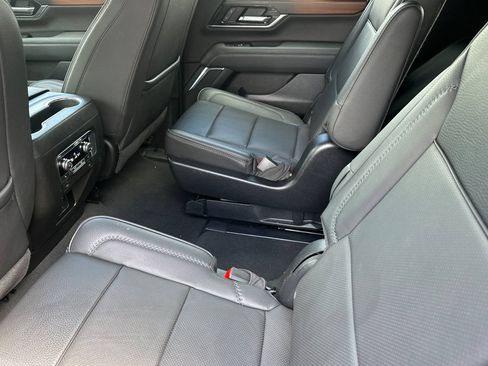 Used 2025 GMC Yukon Denali AWD/4WD image 10