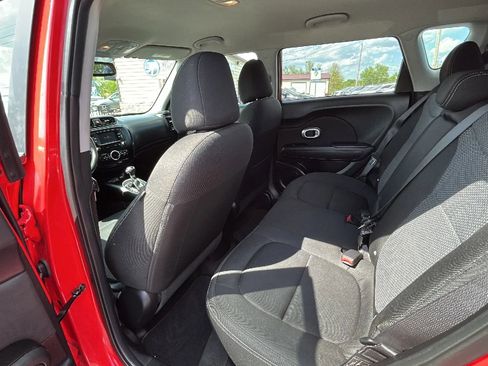 Used 2017 Kia Soul + FWD image 12
