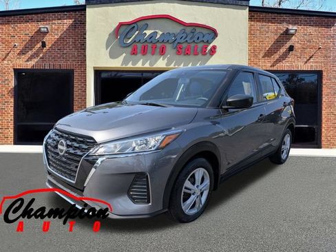 Used 2023 Nissan Kicks S FWD image 9