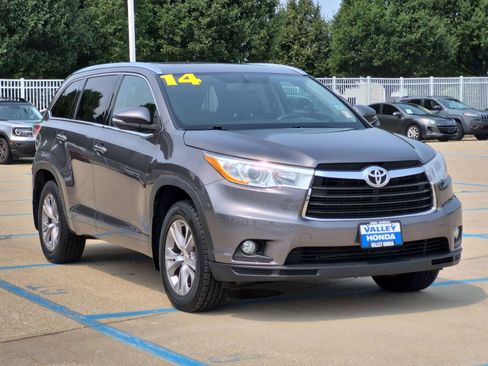 Used 2014 Toyota Highlander XLE AWD/4WD image 4