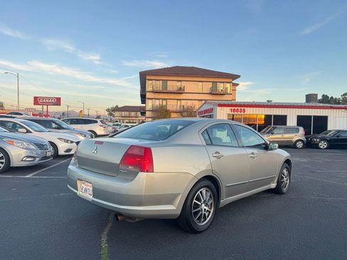Used 2005 Mitsubishi Galant ES image 8