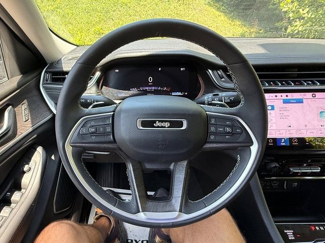 Used 2023 Jeep Grand Cherokee Limited AWD/4WD image 22