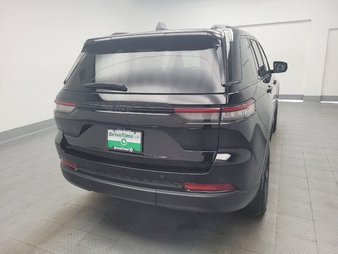 Used 2023 Jeep Grand Cherokee Altitude image 7