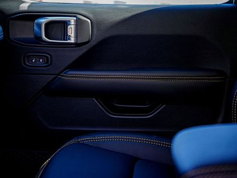 New 2025 Jeep Gladiator Sport image 18