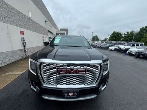 Used 2021 GMC Yukon Denali w/ Denali Premium Package AWD/4WD image 2