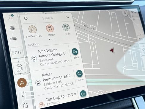 Certified 2025 Land Rover Range Rover Velar Dynamic SE image 22