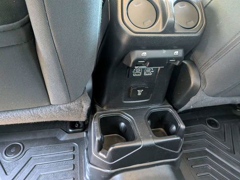 Used 2020 Jeep Wrangler Unlimited Sahara AWD/4WD image 30