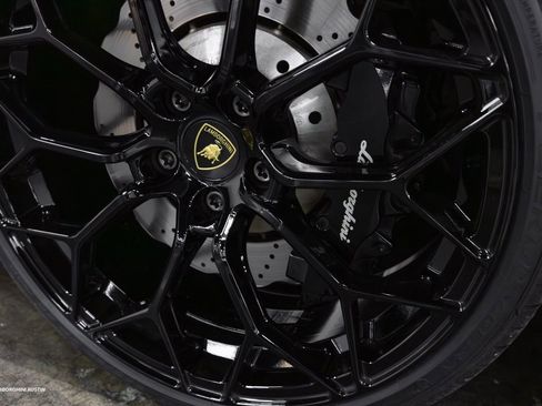 Used 2021 Lamborghini Huracan EVO image 8