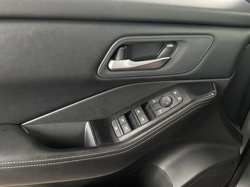Used 2025 Nissan Rogue SV FWD image 27