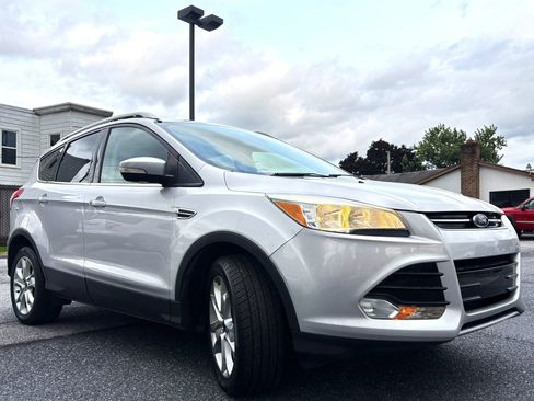 Used 2015 Ford Escape Titanium AWD/4WD image 3