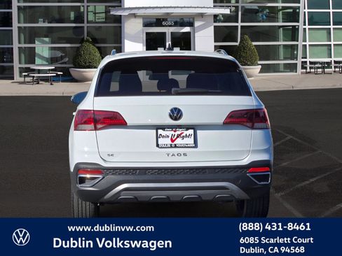 Certified 2022 Volkswagen Taos SE image 5