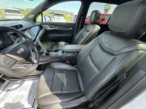 Used 2024 Cadillac XT6 Sport w/ LPO, Floor Liner Package AWD/4WD image 11