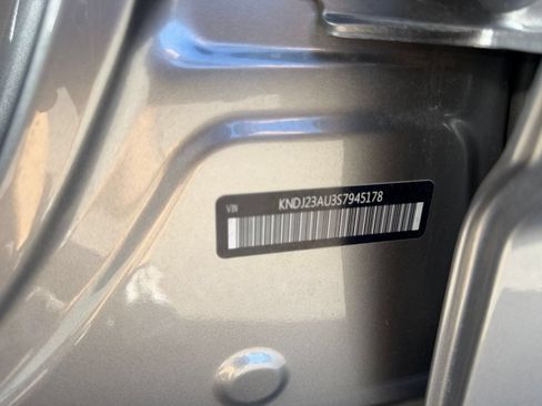 Used 2025 Kia Soul LX w/ LX Technology Package FWD image 26