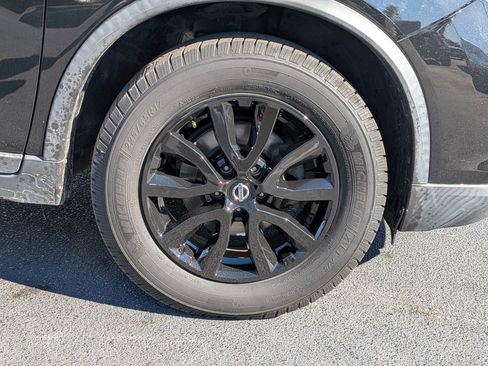 Used 2018 Nissan Rogue SV image 13