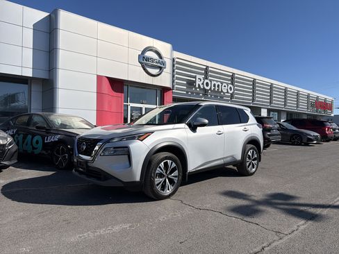Certified 2021 Nissan Rogue SV image 1