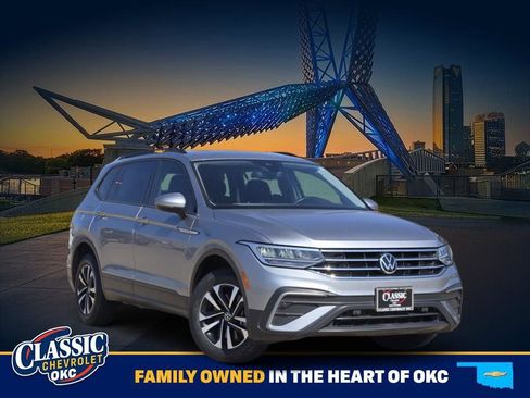 Used 2022 Volkswagen Tiguan S FWD image 1
